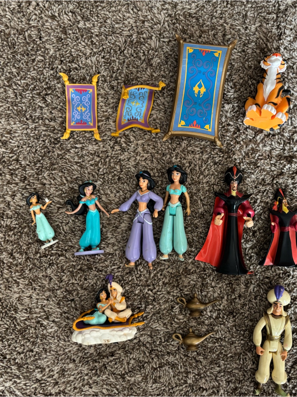 Vintage lot of Aladdin figures- 31 - Picture 2 of 4